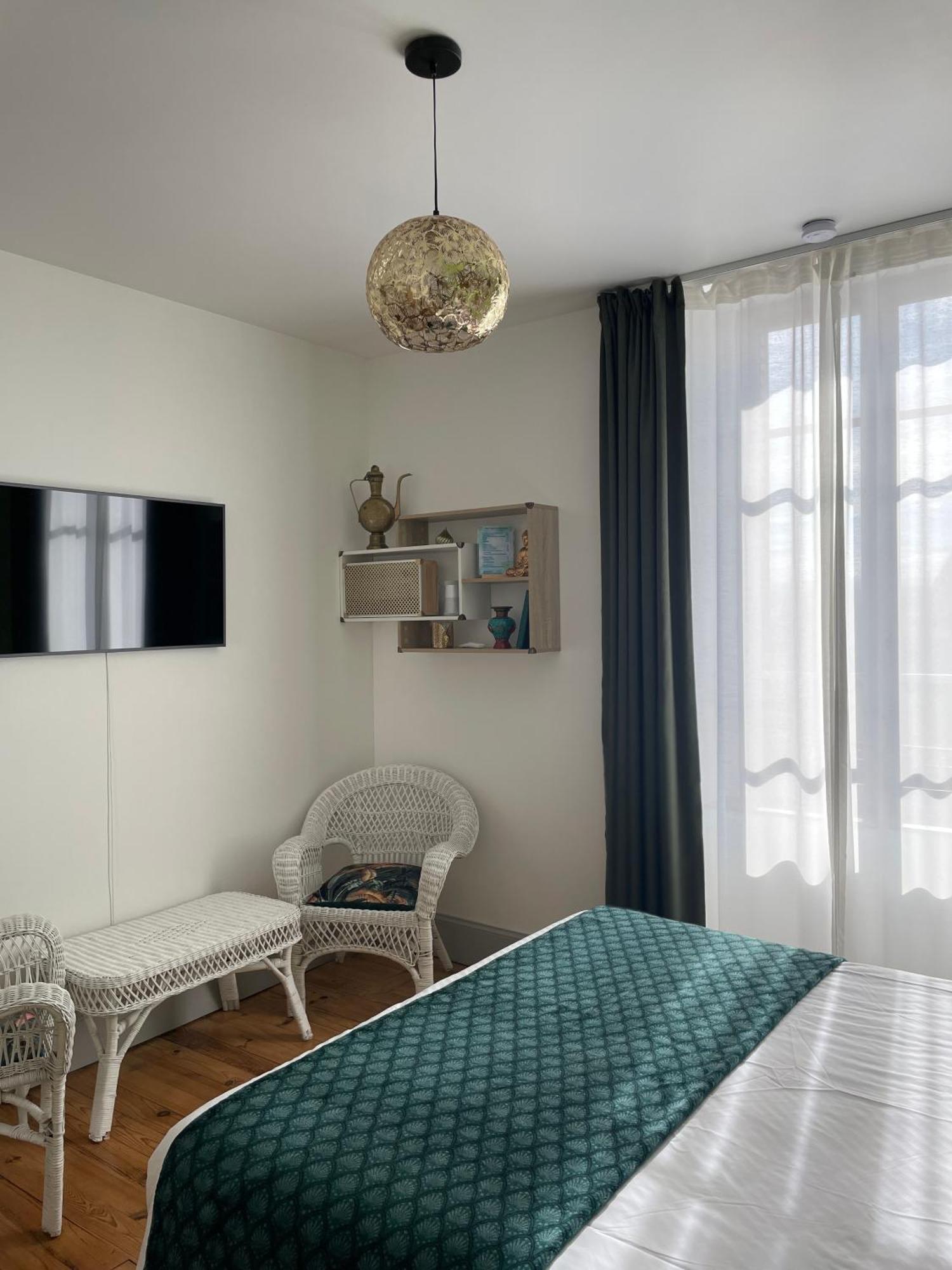 Mas Terre Chambres D'Hotes Lezoux Eksteriør billede